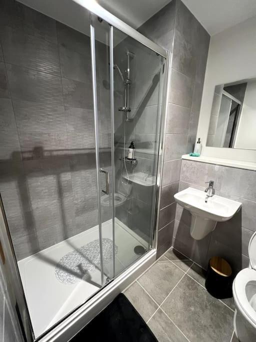 Luxurious City View Apartment In Salford 맨체스터 외부 사진