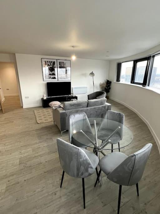 Luxurious City View Apartment In Salford 맨체스터 외부 사진