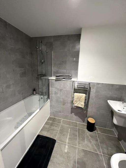 Luxurious City View Apartment In Salford 맨체스터 외부 사진