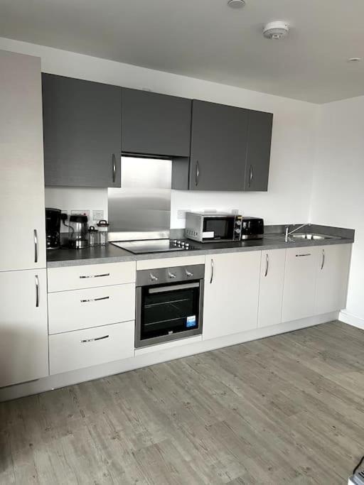 Luxurious City View Apartment In Salford 맨체스터 외부 사진