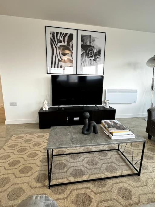 Luxurious City View Apartment In Salford 맨체스터 외부 사진