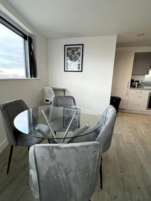 Luxurious City View Apartment In Salford 맨체스터 외부 사진